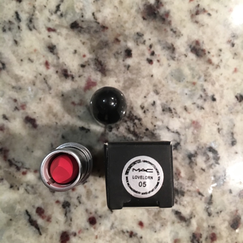 Women’s matte lipstick